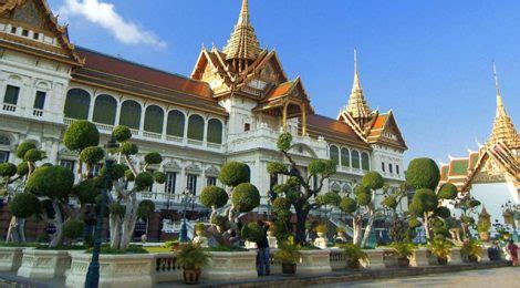  Siamese Dreams: Exploring Urban Identity and Social Transformation in Bangkok - A Tapestry Woven With Modernity and Tradition